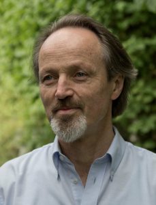 Dei store gåtene og den gode viljen: Om Tarjei Vesaas og forfattarskapet hans / foredrag og opplesing ved Stein Versto @ Gullbring kulturhus